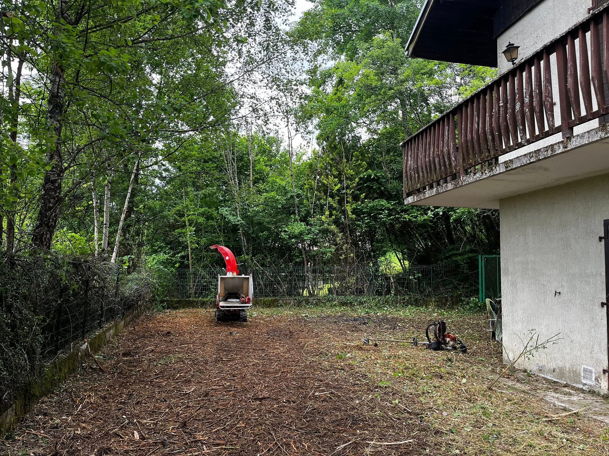 Défrichage complet d'un terrain autour d'une maison à Maxilly-Sur-Léman